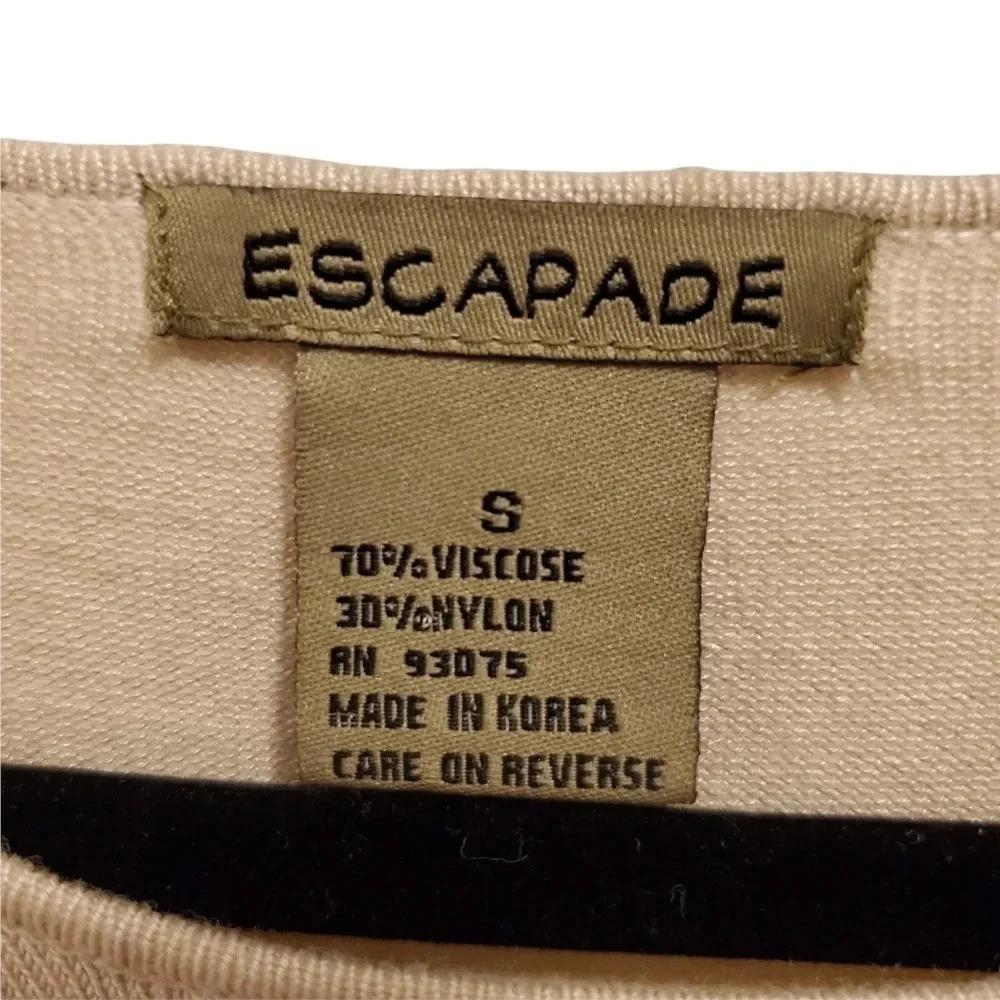 🎉HP🎉Escapade Women's Buckle Top - Picture 4 of 5